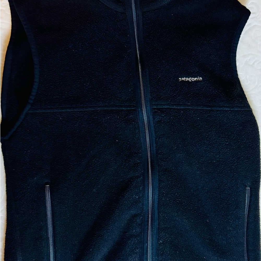 Patagonia Dark Blue Fleece Women's Vest W778F (size small) with 2 zip pockets
